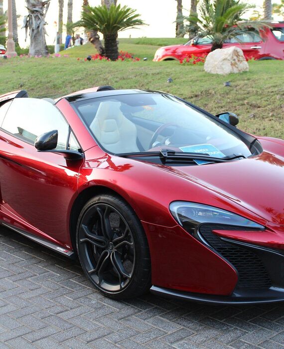 mclaren-3158798_1920